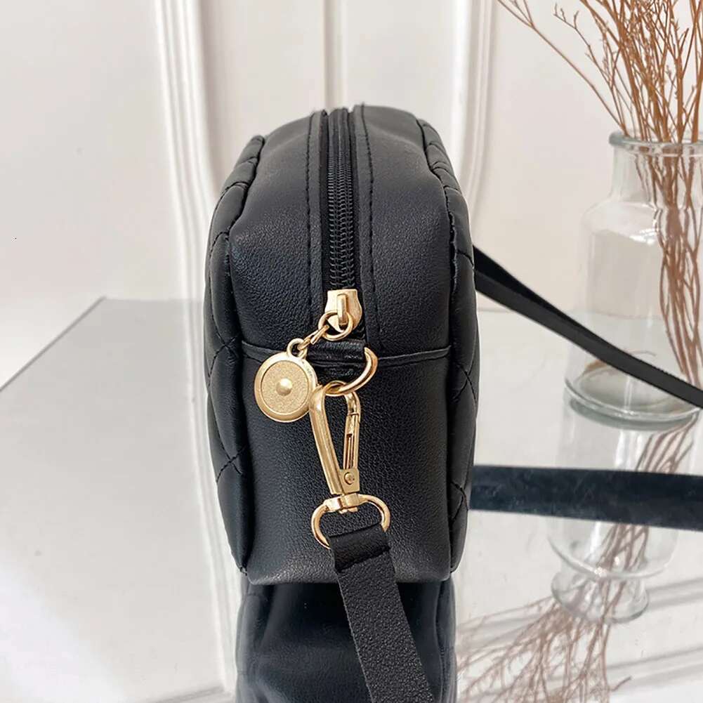 Female Black Crossbody Shoulder Bag Lady Elegant Pu Leather Hot Lattice Trending Small Capacity Square Handbag
