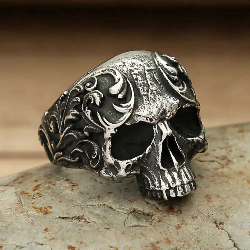 New Stylish and Minimalist Mens Vintage Skull Ring Gothic Biker Rings for Men Women Punk Motorcycle Band Jewelry Gift WholesaleXJ250219