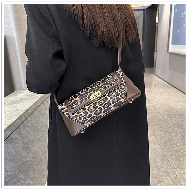 Designer 2024 Autumn/Winter leopard print high-grade one-shoulder patchwork small square Retro commuter crossbody fashion all-match women's bag