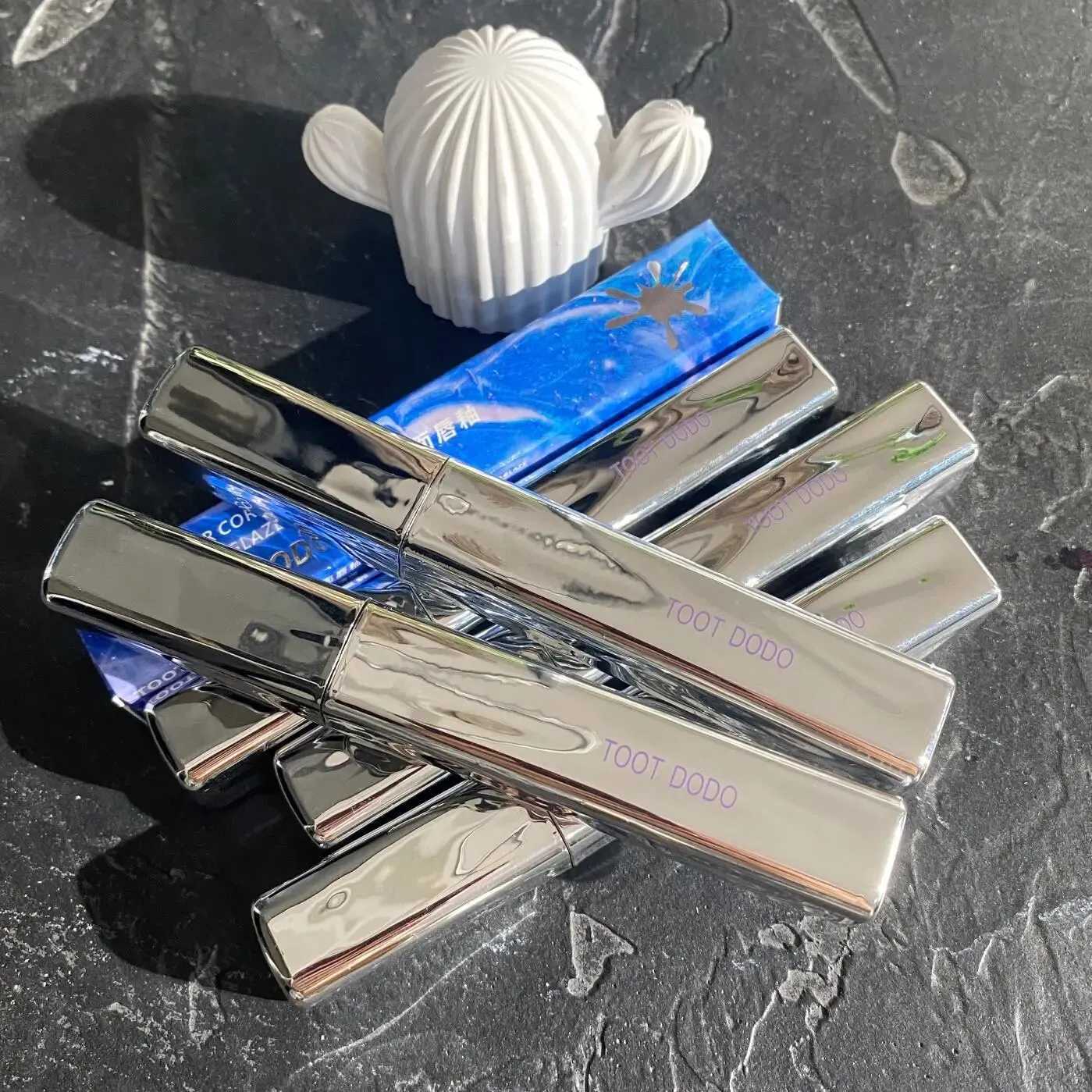 TOOT DODOT820 Floral Center Mirror Lip Gloss Is Bright and Non Oily Moisturizing and Color Displaying. The Lips Are Watery TrW250219