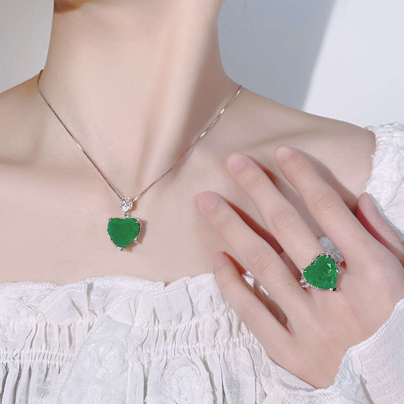 New jewelry set, heart-shaped ring necklace, grandmother green, niche, high-end, adjustable for women