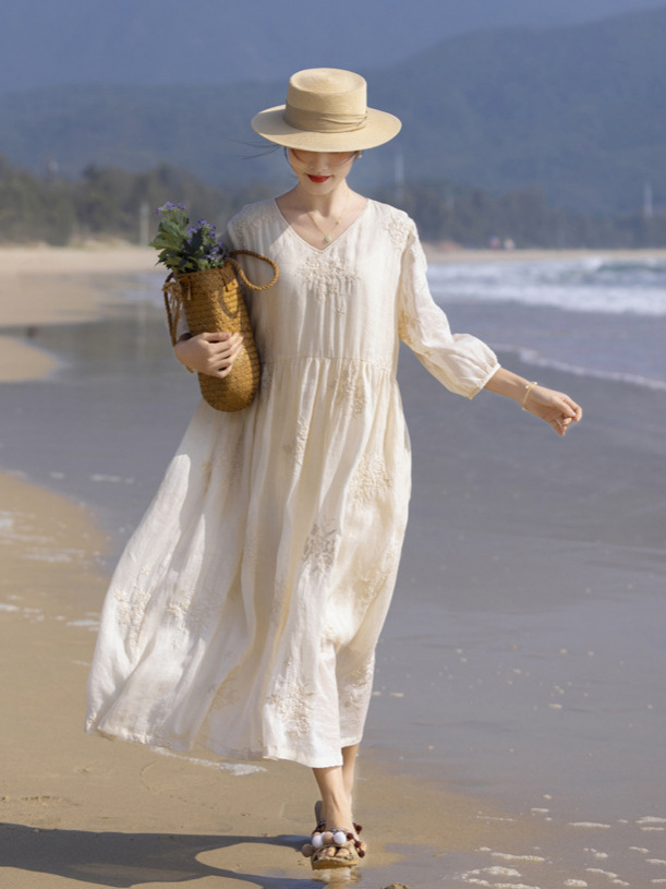 High-End Loose Fit White Ramie Dress with Intricate Embroidery for Spring/Summer 2025 - Perfect for Travelling