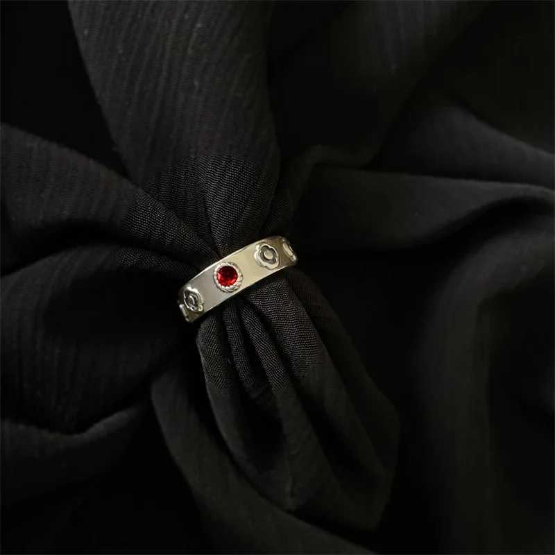 2024 New Fashion Women Vintage Zircon Inlaid Flower Adjustable Finger Ring Women Simple Zircon Flower Engraved Adjustable RingXJ250219