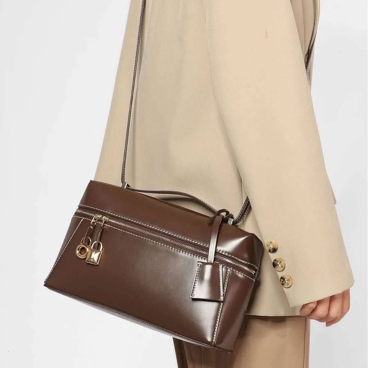 2024 Spring Summer New Nichedesign Fashionable Versatile High-End Feel Commuting Handbag Single Shoulder Slant Crossbody Bag