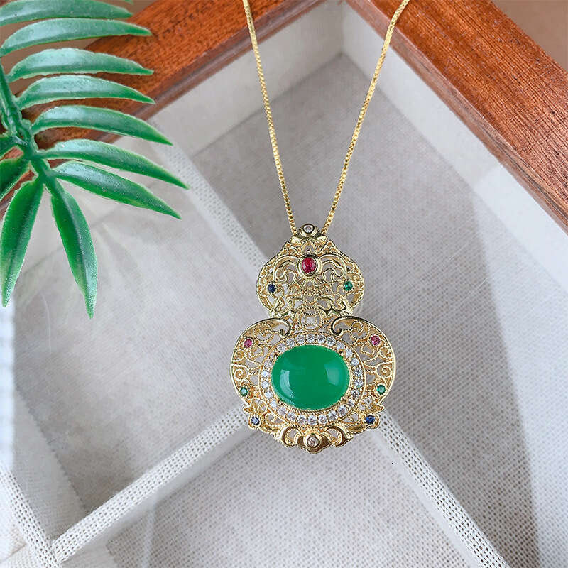 Autumn and winter new Chinese style natural green jade pulp no matter what brand, gourd by step high rise necklace, women's high-end batch