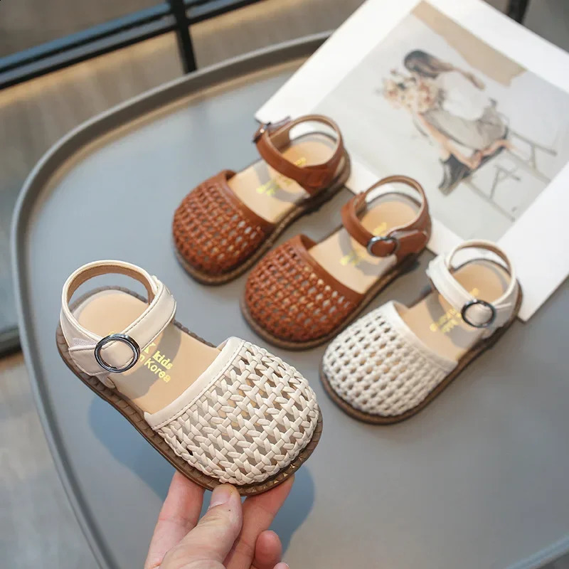 Kids Sandals for Girls Summer Princess Solid Color Cut-outs Flat Sandals Fashion Causal Children Toe-capped School Beach Sandals 250219