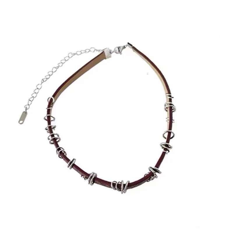Punk leather choker sweet spicy girl personality necklace light niche dark cool style collarbone chain woman