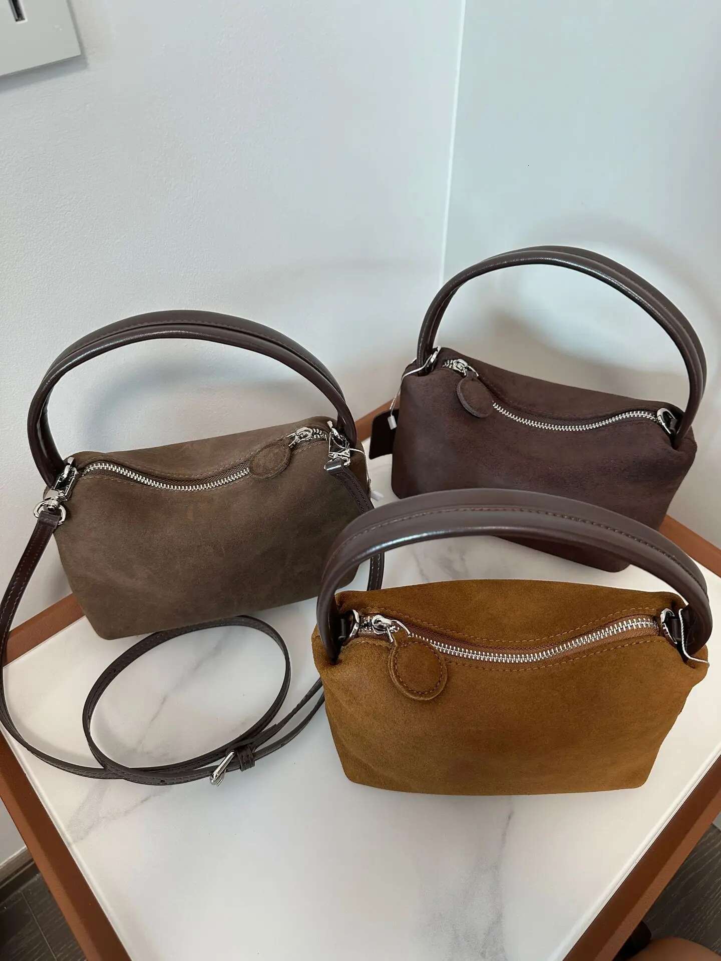 2025 New Frosted Cowhide Hand-Held Crossbody Bag With High-End Feel, Similar To Xiaohongshu Women's Bag, Fashionable Small Squar
