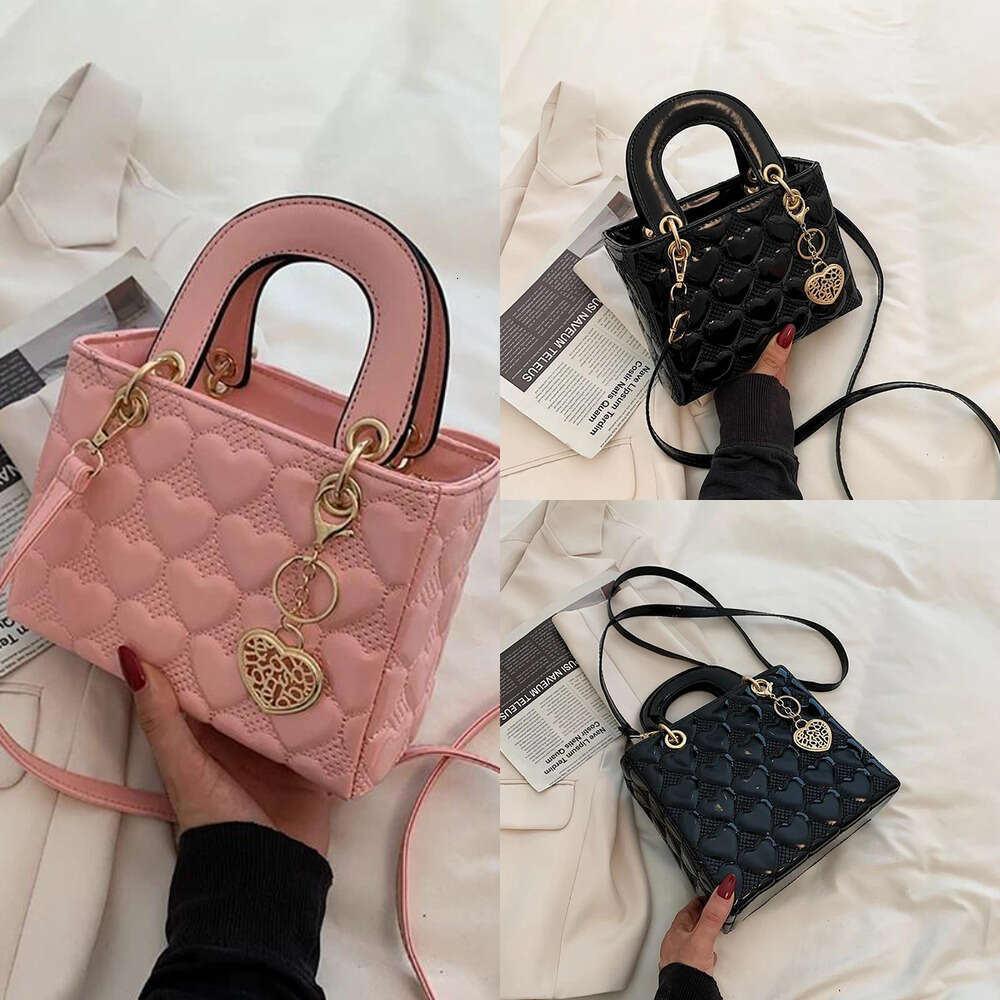 Shoulder Bags Red Love Patent Leather Bright Surface Handbag High-end Design Sense Wedding Bag Women's Fashion All-matching Crossbody christiandiors heels 142