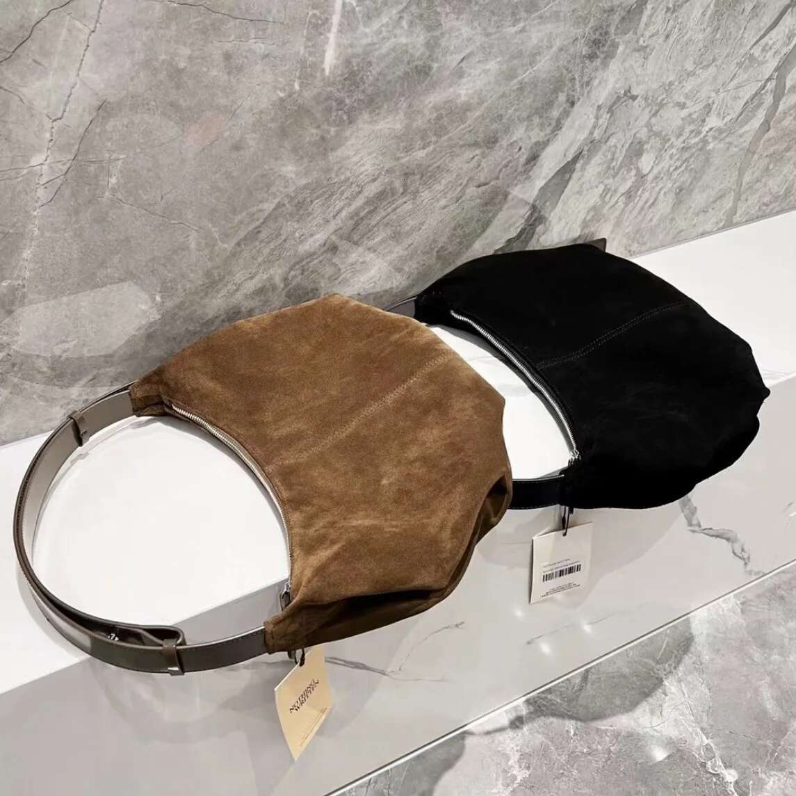 2024 New Leather Shoulder Versatile Anti Veet Underarm Suede Large Capacity Commuter Bag