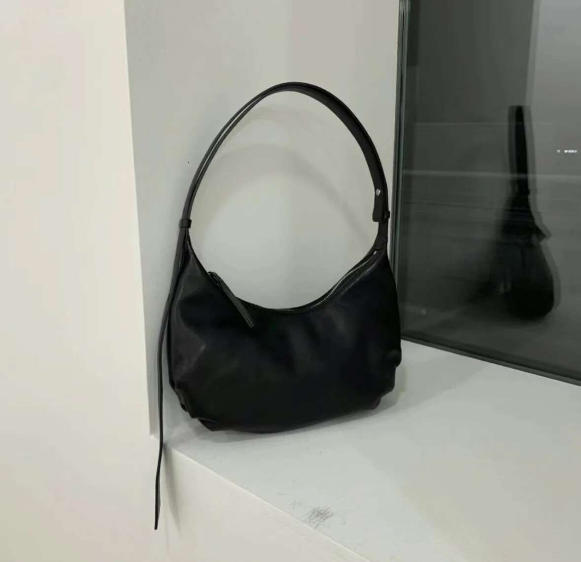 2024 New Leather Shoulder Versatile Anti Veet Underarm Suede Large Capacity Commuter Bag