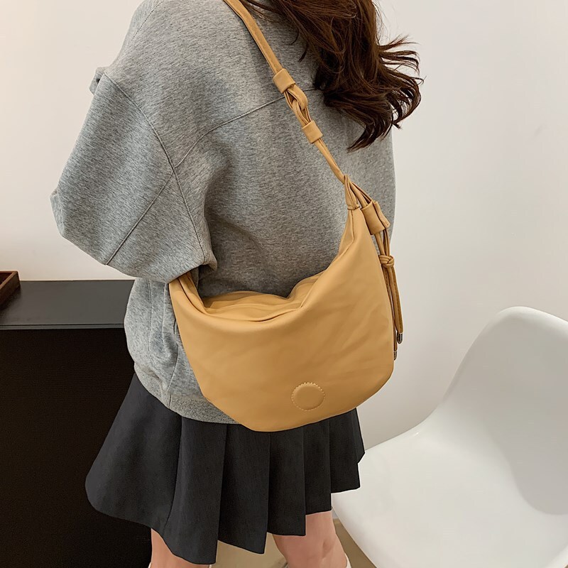 Small niche design for women in autumn winter 2025, new casual and relaxed one shoulder crossbody bag, commuting dumpling bag #swissmilitary
