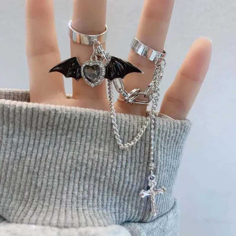 Punk Gothic Black Bat Wing Cross Chain Rings for Men Women Hip Hop Crystal Heart Cross Irregular Double Finger Rings JewelryXJ250219