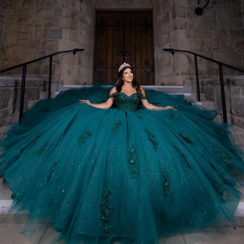 2025 Dark Green Sparkly Quinceanera Dress Off The Shoulder Lace Applique Sequins Beading Tull Princess Sweet 16 Vestidos De XV 15 Anos Prom Special Oc