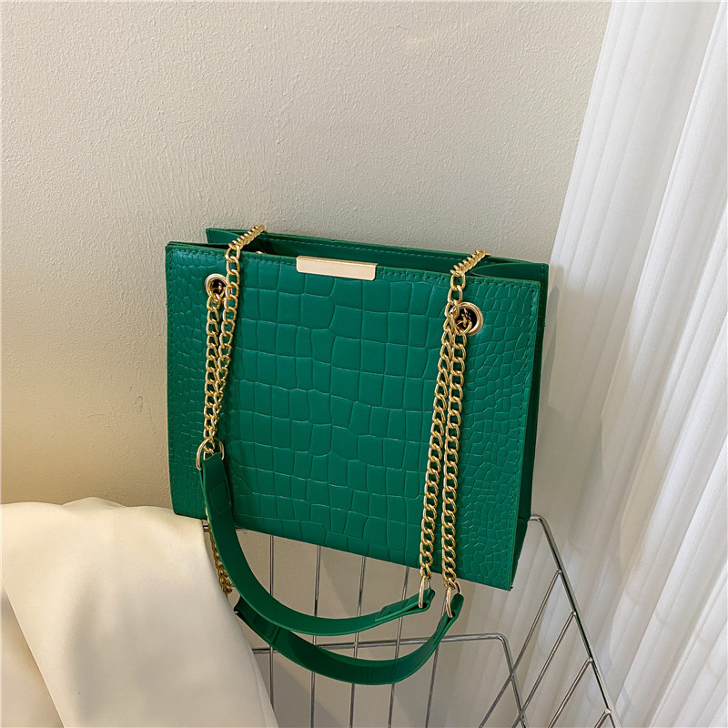 Chic Casual Fashion Shoulder Bag Featuring a Bold Chain Design