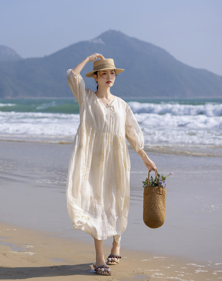 High-End Loose Fit White Ramie Dress with Intricate Embroidery for Spring/Summer 2025 - Perfect for Travelling