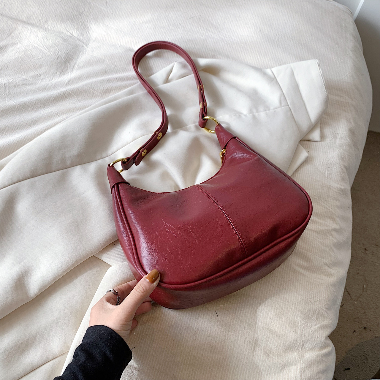 2025 Spring New Women's Oil Wax Leather Underarm Small Trendy Texture Single Shoulder Crossbody Bag #swissmilitary