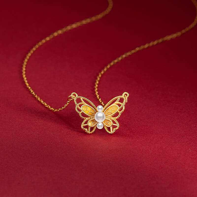 Butterfly sterg sier necklace, female niche design, light , Shijia pearl collarbone chain, ins style hollow pendant