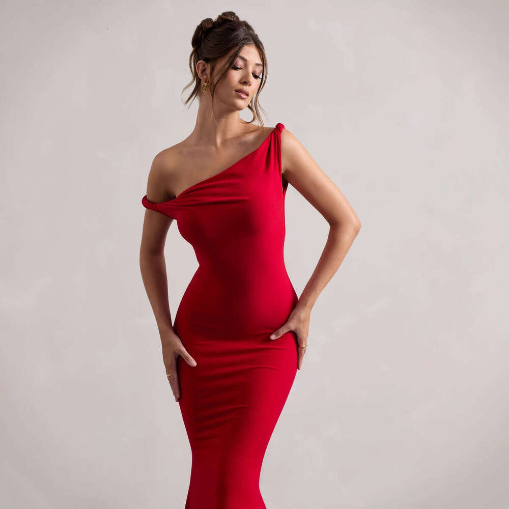 European and American style autumn women's sexy one slanted shoulder slim fit bag buttocks solid color dress for women 2025 temperament versatile