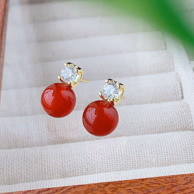 Autumn and winter new jewelry set imitates natural chalcedony, imperial green collarbone chain, S sier needle earrings, high-end light women