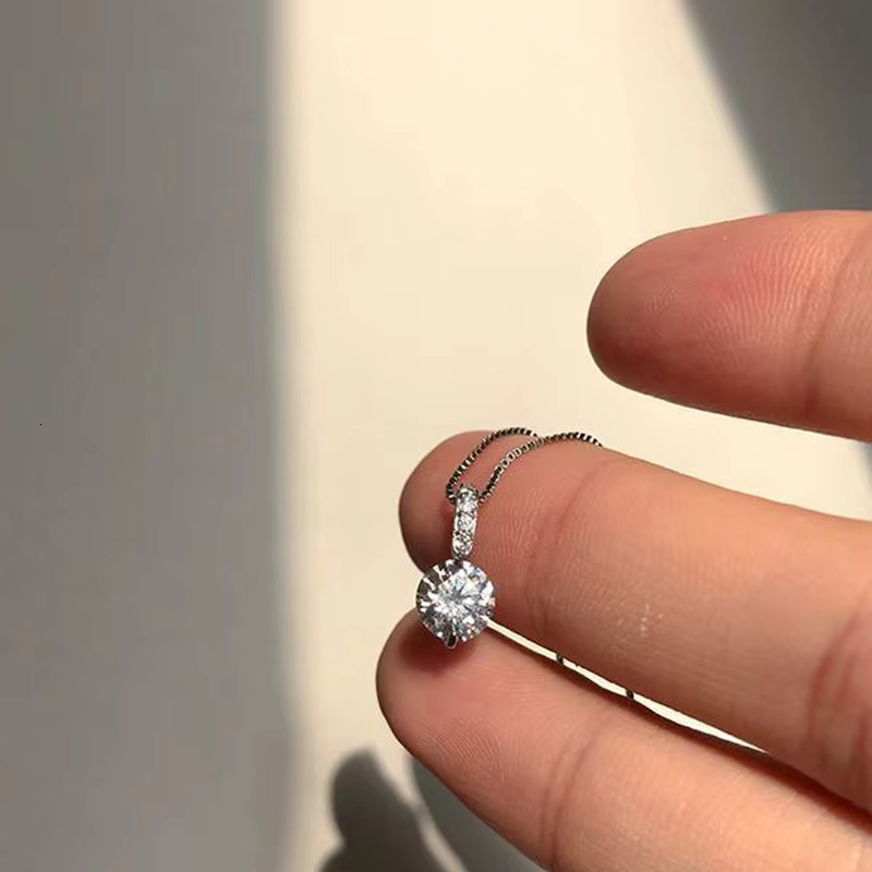 Shiny Moissanite Necklaces for Women Zircon Water Drop Pendant Clavicle Chain Necklace Valentines Day Gift Wedding Jewelry