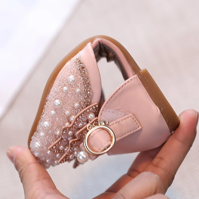 Girls Sandals Summer Butterfly Princess Shoes Baby Soft Bottom Bright Diamond Dance Shoes Pearl Performance Shoes H08068 250219