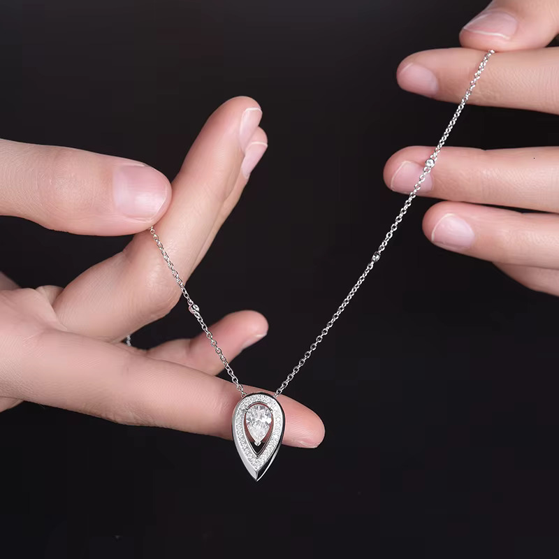 Fashion Jewelry Pendants Sier Water-drop Shaped Moissanite Necklaces