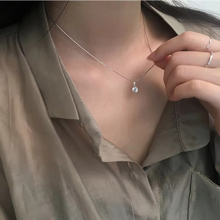 Shiny Moissanite Necklaces for Women Zircon Water Drop Pendant Clavicle Chain Necklace Valentines Day Gift Wedding Jewelry