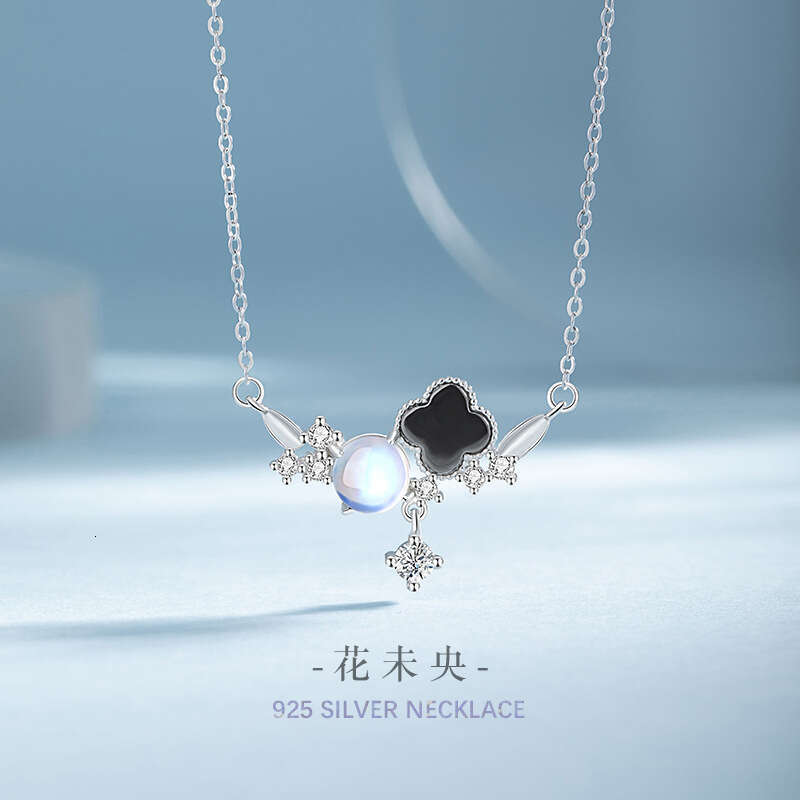Lucky Clover sterg sier necklace for women, fashionable and versatile, black agate collarbone chain, ins style wer pendant