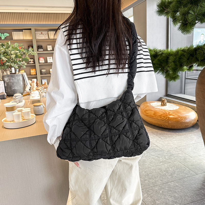 New Korean version CAHMLO pleated 2025 Thai fashion niche cloud casual versatile shoulder bag #swissmilitary
