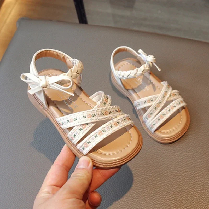 Summer Girls Sandals Fashion Embroider Flower Children Princess Shoes Open-toe Sweet Bowknot Kids Causal Flat Sandals Soft Sold 250219