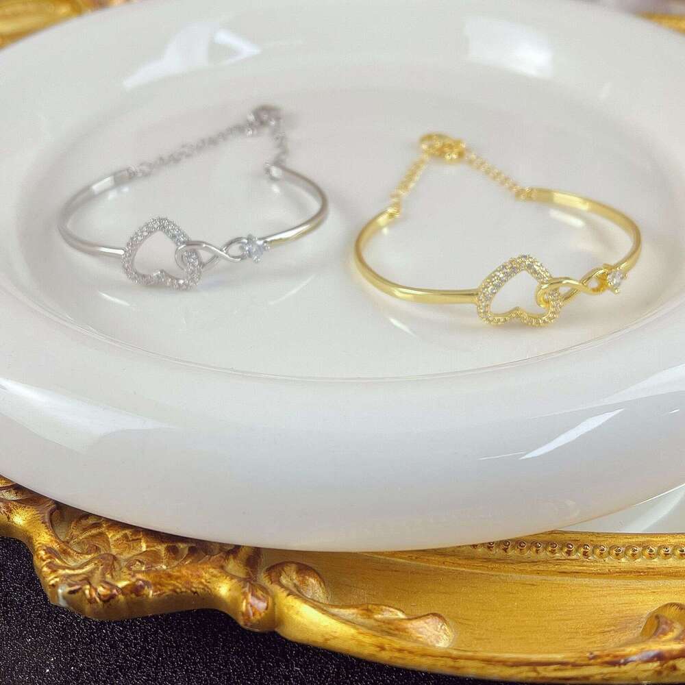 Sweet Exquisite Micro Inlaid Love Bracelet, Feminine Style, Light , High Grade, Fashionable Versatile, Western Style Bracelet and Handpiece