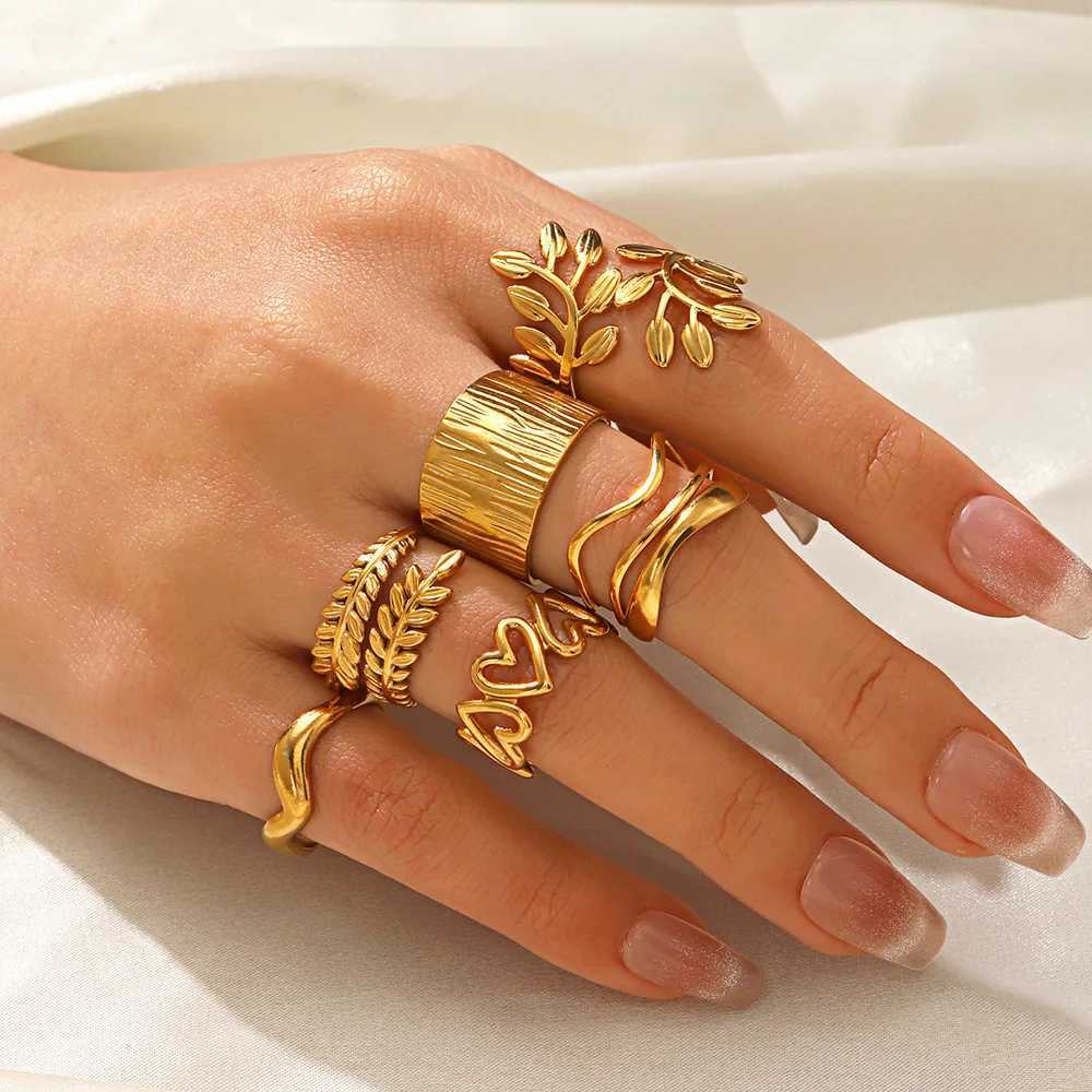 Gold Color Stainless Steel Heart Ring Women Metal Finger Hollow Ring Waterproof Jewelry Girlfriend Gift Bijoux Femme AnillosXJ250219