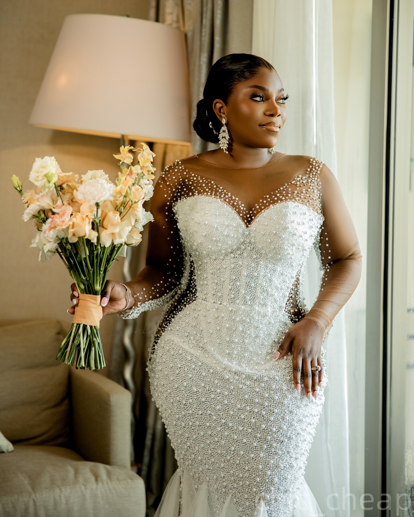 2025 Arabic Aso Ebi Plus Size Ivory Wedding Dress Pearls Beaded Full Sleeves Sheer Neck Tulle Bridal Gowns Dresses ZJ566