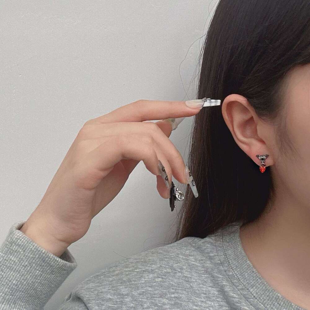 Dark Spider Web Red Dia Cross Love Chain Ear Bone Nails Female Niche Sweet Cool Design Spicy Girl Earrings