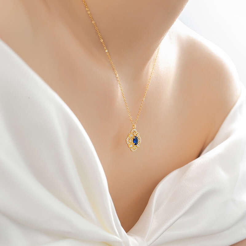 Four leaf clover pure sier necklace for women's niche design, light , blue zircon wer collarbone chain, ins love pendant