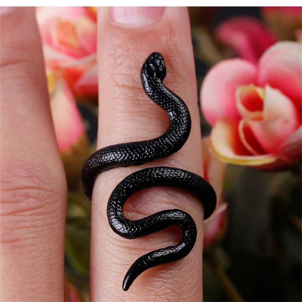 Anime Rings for Men Women Punk Goth Snake Ring Exaggerated Black Plated Gothic Adjustable Party Gift Jewelry Mujer BijouxXJ250219