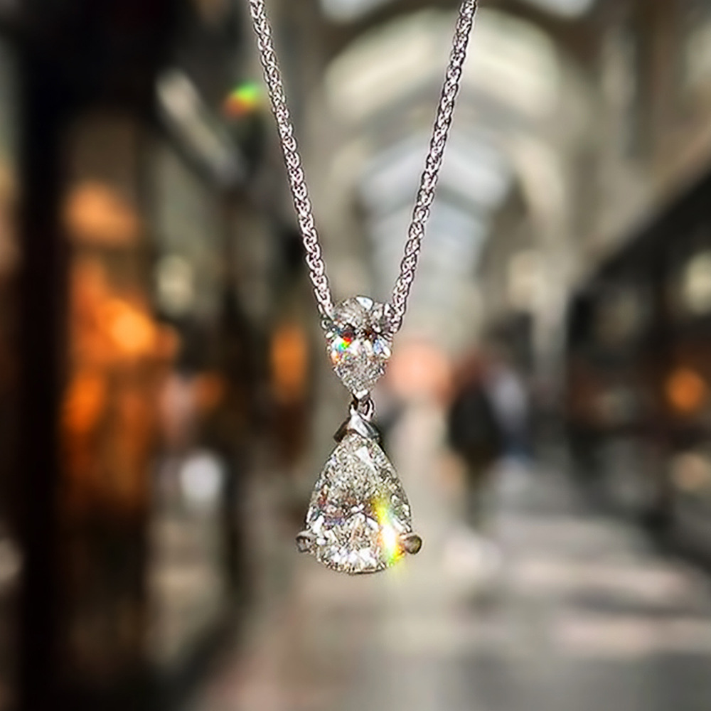 2025 Handmade Ins Top Sell Water Drop Pendant 18k White Gold Fill Pear Cut White 3A Cubic Zircon CZ Diamond Party Women Wedding Clavicle Necklace Gift