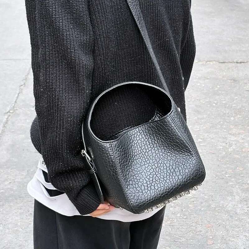 Hot Sale Women's Bucket High Quality Leather Handbags Ladies Fashion Rivet Shoulder Bag Female Casual Tote 2025