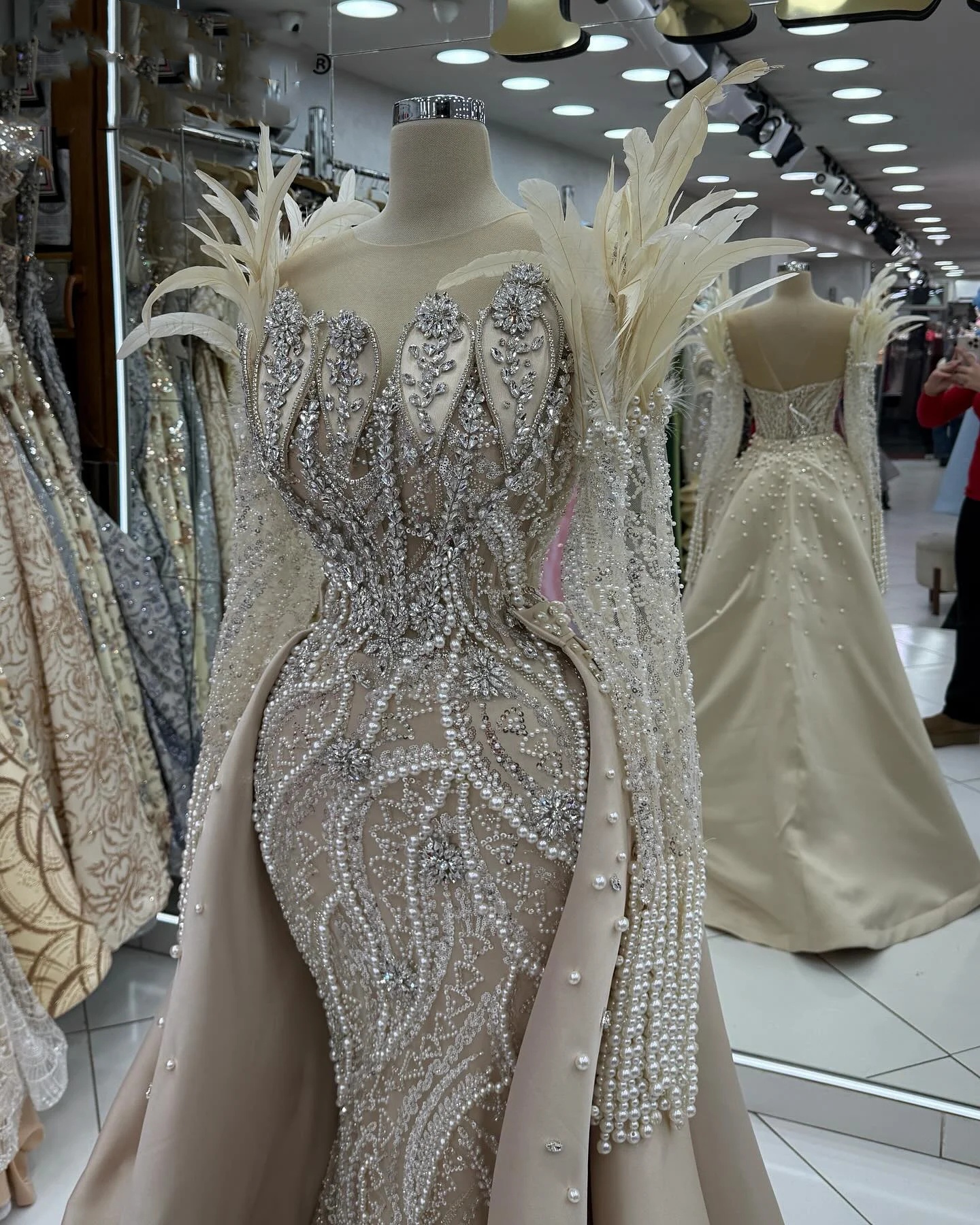 Champagne Long Sleeve Feathers Arabic Dubai Evening Dress 2025 Customized Crystals Pearl Prom Dress Engagement Gowns With Train