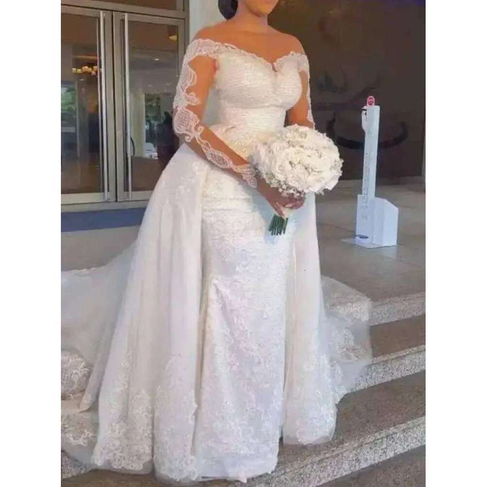 Customized Scoop Neck Appliques Wedding Dress Detachable Train Vestido De Noiva Sereia Long Sleeves Vintage Bridal Gowns