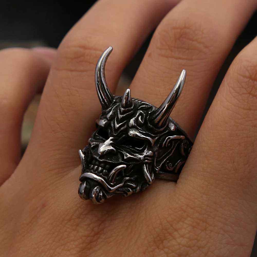 Vintage Unique Domineering Skull Ring Gothic Stainless Steel Mask Rings for Men Fashion Amulet Halloween Jewelry Gifts WholesaleXJ250219