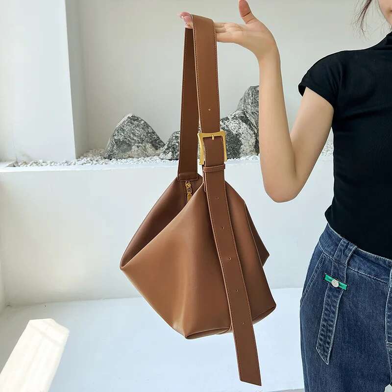 Brand Women's Shoulder Soft Leather Urious Tote Bag Large Capacity Top Layer Cowhide 2024 Women Diagonal Cross Handbag