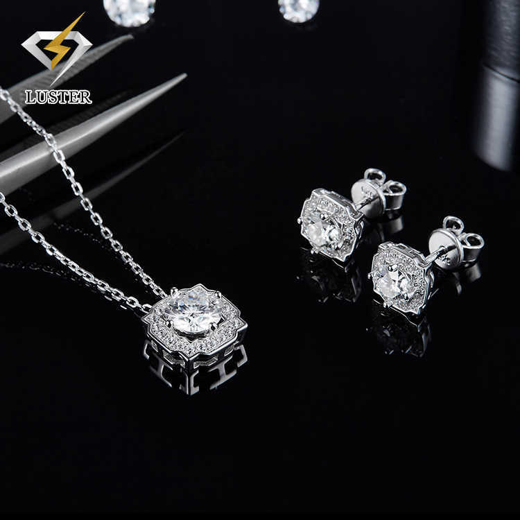 Exquisite Birthday Gifts Bud Shaped VVS Moissanite Earrings Moissanite Stud Earrings