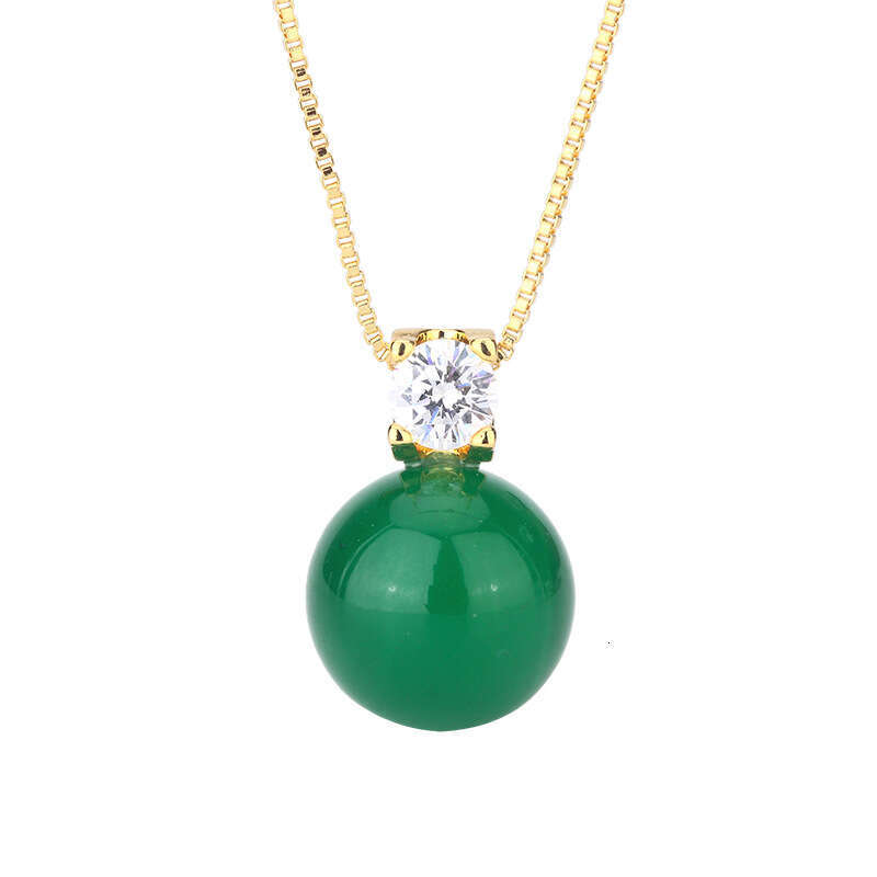 Autumn and winter new jewelry set imitates natural chalcedony, imperial green collarbone chain, S sier needle earrings, high-end light women