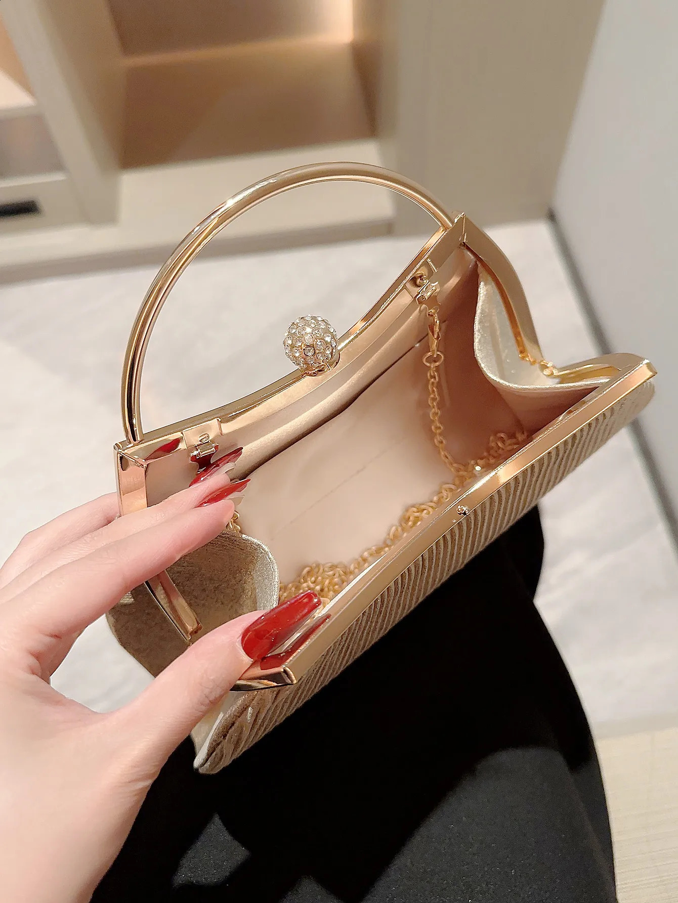 Womens classic pleated n shiny handheld evening bag with rhinestone decoration dress party prom dr 250528