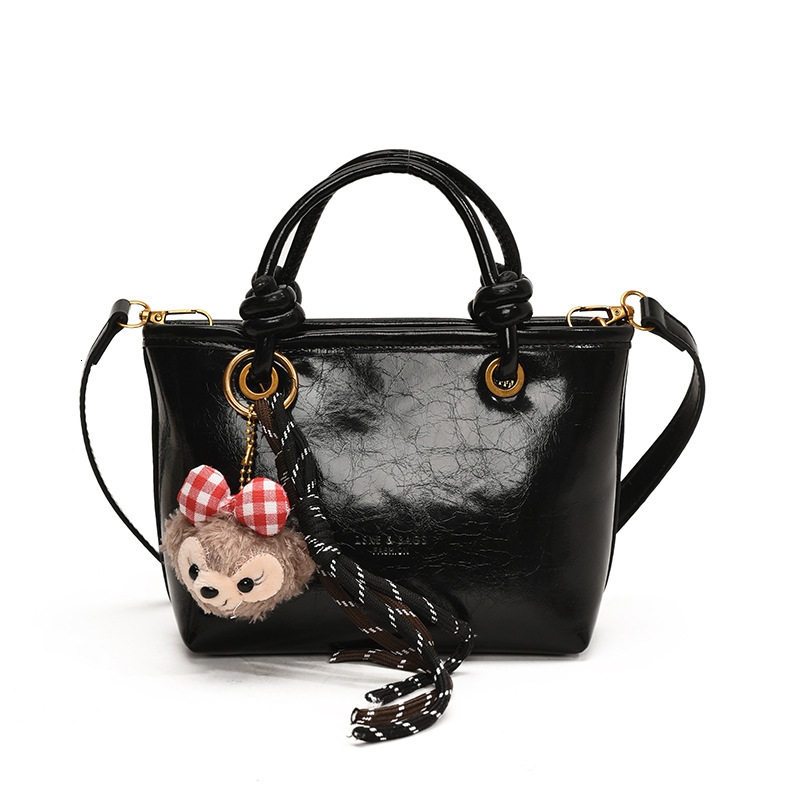 Melad oil wax leather bucket 2025 super hot handbag, shoulder crossbody bag, versatile #swissmilitary