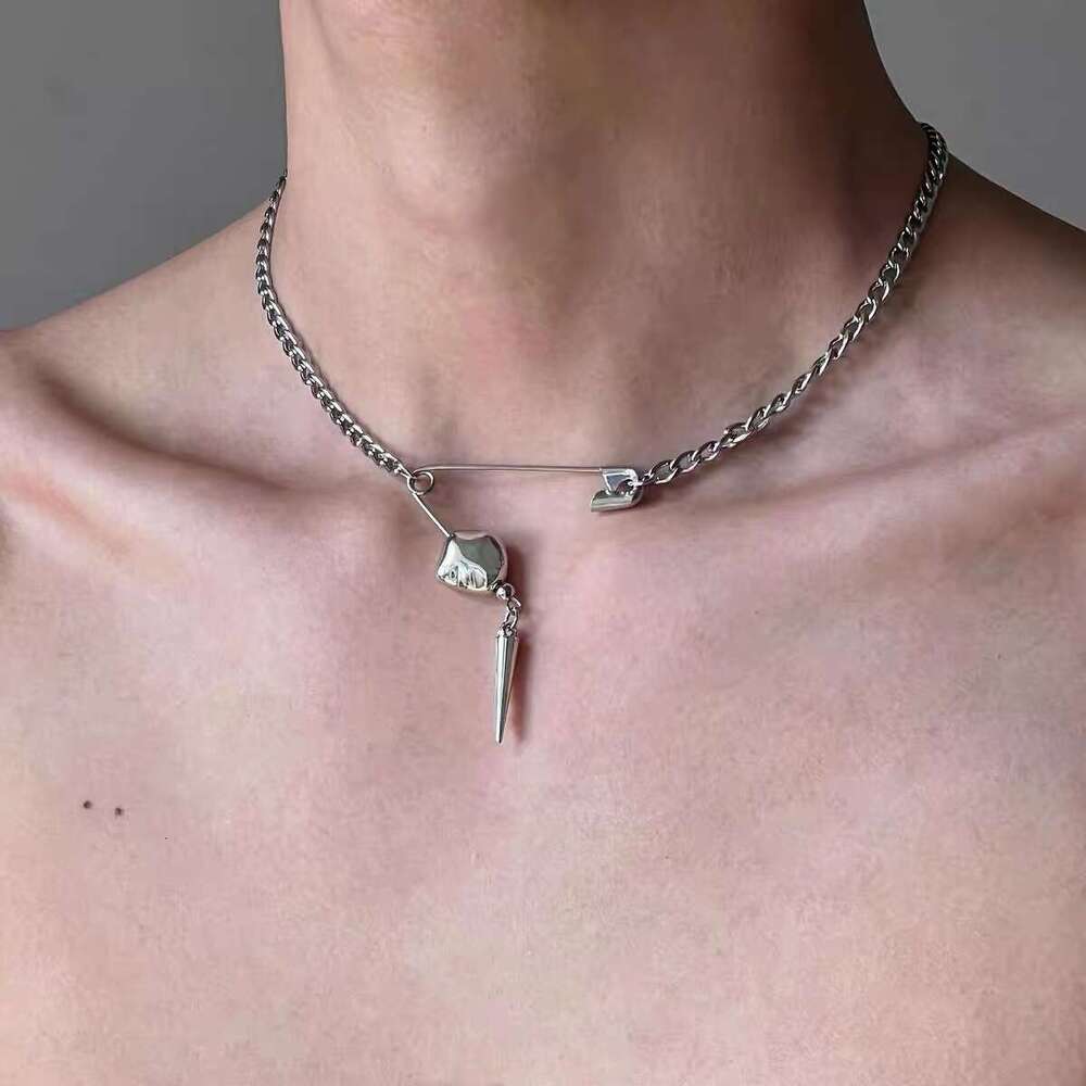 Pin, rivet, necklace, titanium steel, non fading collarbone chain, simple and niche design, high-end hip-hop, ins, street fashion