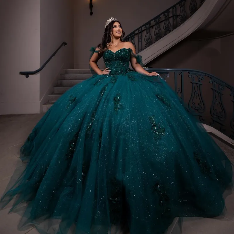 2025 Dark Green Sparkly Quinceanera Dress Off The Shoulder Lace Applique Sequins Beading Tull Princess Sweet 16 Vestidos De XV 15 Anos Prom Special Oc