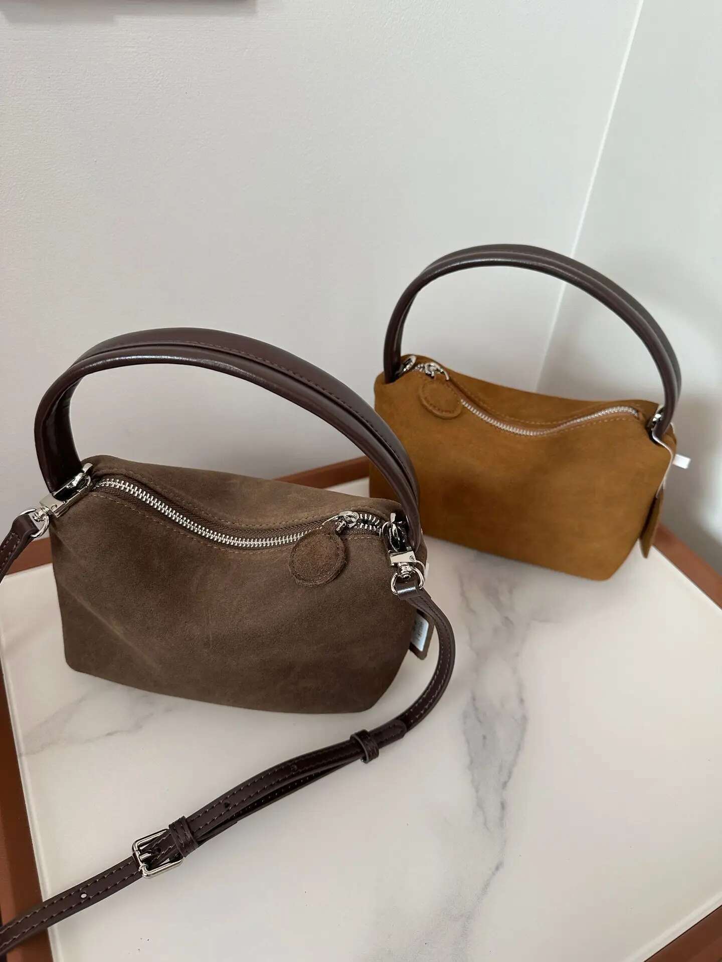 2025 New Frosted Cowhide Hand-Held Crossbody Bag With High-End Feel, Similar To Xiaohongshu Women's Bag, Fashionable Small Squar